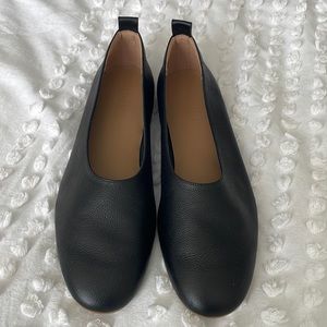Never worn Everlane black flats size 9